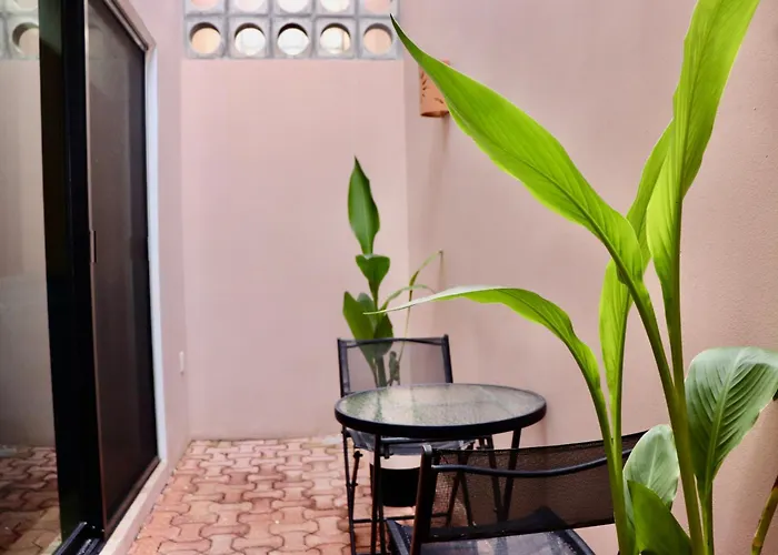 Sunset Kin Apartment